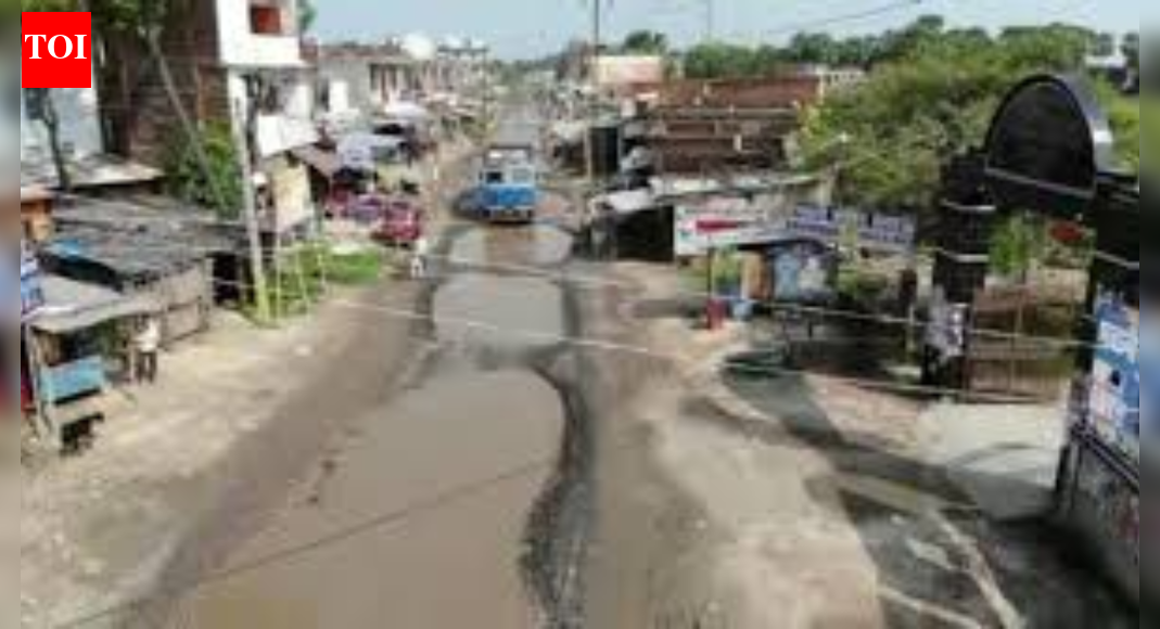 . Bihar is ready to shift gears in road upkeep with a “pothole prize” that a minister has touted as a first in the country, reports Kshitiz. The Nitish Kumar-led govt is set to roll out “Gadha Batao, Rs 5,000 Pao (spot a pothole, get Rs 5,000)”, a reward-based road maintenance scheme from Feb 15. Under the policy, residents can report potholes via a dedicated helpline and earn the reward for valid complaints. The plan also includes “road ambulances” for rapid repairs and strict accountability measures for contractors and engineers if the job isn’t completed within 72 hours. “The initiative is designed to encourage public participation and strengthen monitoring of road conditions. Such a reward-based policy is being introduced by a state for the first time in the country,” road construction minister Dilip Jaiswal said on Sunday.End of ArticleFollow Us On Social MediaVideos‘Attack On My Life’: Suvendu Adhikari Targets Mamata Banerjee, Levels Serious AllegationUkrainian Envoy Hails PM Modi As Global Leader, Praises Ukraine Peace EffortsChirag Paswan Hits Out At Tejashwi Yadav Over ‘People Lost In Democracy’ commentIndia’s Reform Express Accelerates Growth and Investment, Says PM ModiAmit Shah Confident BJP Will Form Government In Kerala In 2026, Vote Share ClimbingOwaisi Blames Congress, Hits Out at UAPA After SC Denies Bail To Umar Khalid‘Some Historians, Politicians Tried To Whitewash History Of Invaders’: PM Modi Hits Out In Somnath‘Hijab-Clad PM’ Row: Owaisi’s ‘Tubelight’ Jab At Himanta Sarma Over ‘Only Hindu PM’ RemarksRSS Chief Mohan Bhagwat Calls For Hindu Unity, Says India Will Lead World In 20–30 YearsPM Modi Offers Prayers At Somnath Temple, Witnesses Grand Drone Show & Fireworks At Swabhiman Parv123PhotostoriesSobhita Dhulipala’s most graceful saree looks – PicsHow to make Instant Rava Appe for breakfastCute parenting moments of Kareena Kapoor and Saif Ali KhanInside Nupur Sanon and Stebin Ben’s stylish Christian weddingLohri 2026: 11 must-try Punjabi dishes to celebrate Lohri‘The Raja Saab’: Educational qualification of the star cast10 things 90s kids begged their parents for, that Gen Z will be shocked even existed7 baby girl names inspired by Indian holy places that parents secretly love8 countries around the world most famous for their wildlifeSamantha Ruth Prabhu’s timeless saree looks that redefine elegance123Hot PicksTrump tariffsUS Supreme CourtGold rate todayBengaluru newsCigarette price hikePublic holidays January 2026Bank Holidays JanuaryTop TrendingUS Border Petrol Agent ShootCanada Immigration Applications 2026Kim KardashianVanessa BryantTrump TariffsConnor McDavidNFL PlayoffsAlex BregmanNandani SharmaFortnite Updates