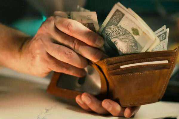 4 Things to keep in your wallet to attract wealth