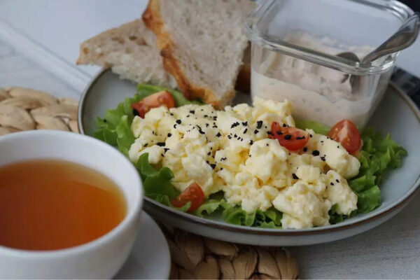10 scrambled eggs recipes that work for breakfast, lunch, or dinner |