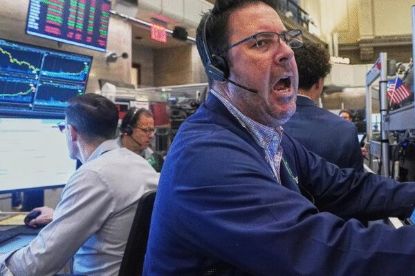 US markets today: Wall Street drifts lower as White House–Fed feud unnerves investors; dollar weakens, gold gains