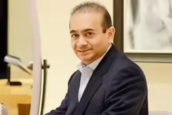 Declare 2 Nirav aides proclaimed offenders: CBI