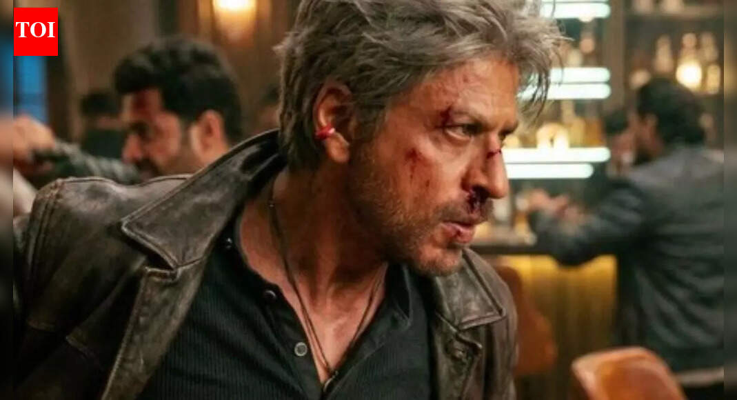 Shah Rukh Khan embraces his gangster era; spotted with neck tattoos for ‘King’ movie – PICS