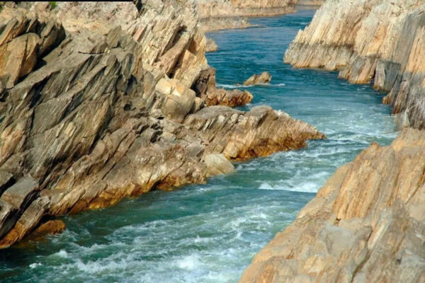 India has a river that flows backwards: Know which river it is |