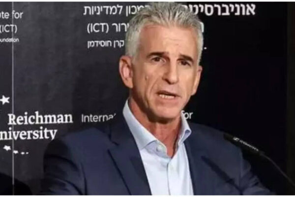 Mossad chief in Washington; Netanyahu urged Donald Trump to wait — is Israel behind US–Iran mediation?