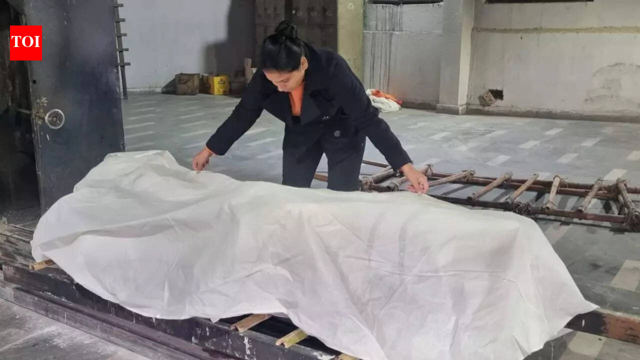 ‘My brother’s death changed everything’: The story of 30-year old Pooja Sharma who has cremated 4000 unclaimed dead bodies |