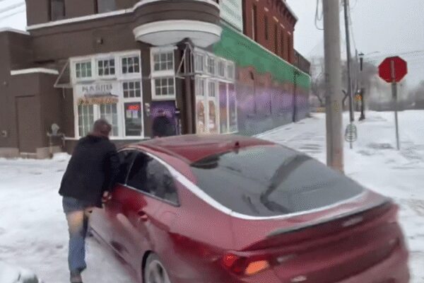 ‘Dragged down sidewalk’: US conservative influencer Nick Sortor ‘robbed’ ,000 camera by Somali thugs; incident caught on cam