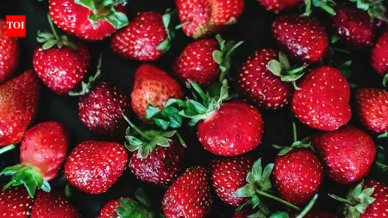 Which fruit has its seeds on the outside instead of inside |