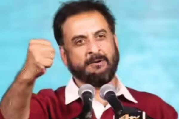Imtiaz Jaleel (File photo) NEW DELHI: Deputy chief minister Eknath Shinde–led Shiv Sena had approached the AIMIM for a post-poll alliance in a civic body in Maharashtra, senior AIMIM leader Imtiaz Jaleel claimed on Monday.Jaleel, a former Lok Sabha MP of the Asaduddin Owaisi-led party, added that it would consider “respectful proposals” from other parties to keep the ruling allies BJP and Shiv Sena out of power in certain municipal corporations. “Democracy Sliding Into ICU”: Opposition Targets BJP As BMC Polls Trigger Political Storm “We have already rejected the proposal. We shall not join hands with Eknath Shinde. We are open to forging alliances to keep the BJP and Shiv Sena away from coming to power. If we receive a respectful proposal from other parties, we will consider it,” PTI quoted the AIMIM’s Maharashtra unit chief as saying.However, he did not specify the names or number of civic bodies for which the alleged offers were made.Jaleel added that the AIMIM’s post-poll assessment indicated that no single party had secured a clear mandate in three to four civic bodies in the recently held local polls.Reflecting on the Hyderabad-based party’s performance in the January 15 municipal elections in Maharashtra, he said the AIMIM’s footprint was expanding across municipal councils and corporations.In the polls held across 29 municipal bodies, the BJP won the highest number of seats—1,425 of the 2,869 on offer—followed by the Shiv Sena with 399 and the NCP with 167.The AIMIM also put up an impressive performance, winning 125 corporator seats in the state.About the AuthorTOI News DeskThe TOI News Desk comprises a dedicated and tireless team of journalists who operate around the clock to deliver the most current and comprehensive news and updates to the readers of The Times of India worldwide. With an unwavering commitment to excellence in journalism, our team is at the forefront of gathering, verifying, and presenting breaking news, in-depth analysis, and insightful reports on a wide range of topics. The TOI News Desk is your trusted source for staying informed and connected to the ever-evolving global landscape, ensuring that our readers are equipped with the latest developments that matter most.”Read MoreEnd of ArticleFollow Us On Social MediaVideosBJP Picks Nitin Nabin As National President,To Take Charge January 20“…We Find Threatening”: Poland Raises Alarm Over India’s Role In Russia Zapad ExercisesMore Than Optics: Why PM Modi’s Rare Airport Gesture For UAE President Matters For India’s StrategyWhat Does Pak Field Marshal Asim Munir Mean By Pakistan’s ‘Purpose’ And What It Means For IndiaUnnao Rape Case: Delhi HC Rejects Kuldeep Sengar’s Plea To Suspend SentenceThree Houses, Cars And Loans: How Indore Beggar Mangilal Built Wealth While Begging On StreetsReza Pahlavi Promises Friendship With India, But His Return Could Reopen Iran’s Old Fault LinesGaza Peace Offer From Donald Trump Puts India At Crossroads With Experts Divided On Strategic CostsUN Admits 1945 Model Is Broken As Guterres Echoes India’s Demand For Urgent Security Council ReformJaishankar Flags ‘Unfair’ Targeting Of India In Poland FM Meet; Blunt Message On ‘Terror Infra’123Photostories8 baby girl names inspired by rare flowers from around the worldHow to make Chicken Kadi Patta for dinnerTop 10 countries in Asia with the highest quality of life20 Maggi combinations to enjoy this winter season15 best rated dishes made with Paneer from across India by top global culinary agency5 principal beliefs of Hinduism explained simplyFrom Namita Thapar’s Rs 50 crore house to Aman Gupta’s lavish lifestyle- Luxurious things Shark Tank India judges ownTravel influencer Shenaz Treasury recommends these 6 places women must travel to in 2026; safe, stunning and solo-friendlyAmitabh Bachchan, Dharmendra, Shah Rukh Khan: Rare unseen career pictures of Bollywood legends that tell stories beyond the screen6 animals that look harmless but are extremely dangerous123Hot PicksSilver price todayBudget 2026Gold rate todayGold price predictionVande Bharat sleeperPublic holidays January 2026Bank Holidays JanuaryTop TrendingDesmond ScottWWE Raw PreviewConor McgregorTiger Woods Net WorthRoger FedererStephen CurryKhabib Nurmagomedov Net WorthConor McgregorMahipur Gang RapeKlay Thompson Girlfriend