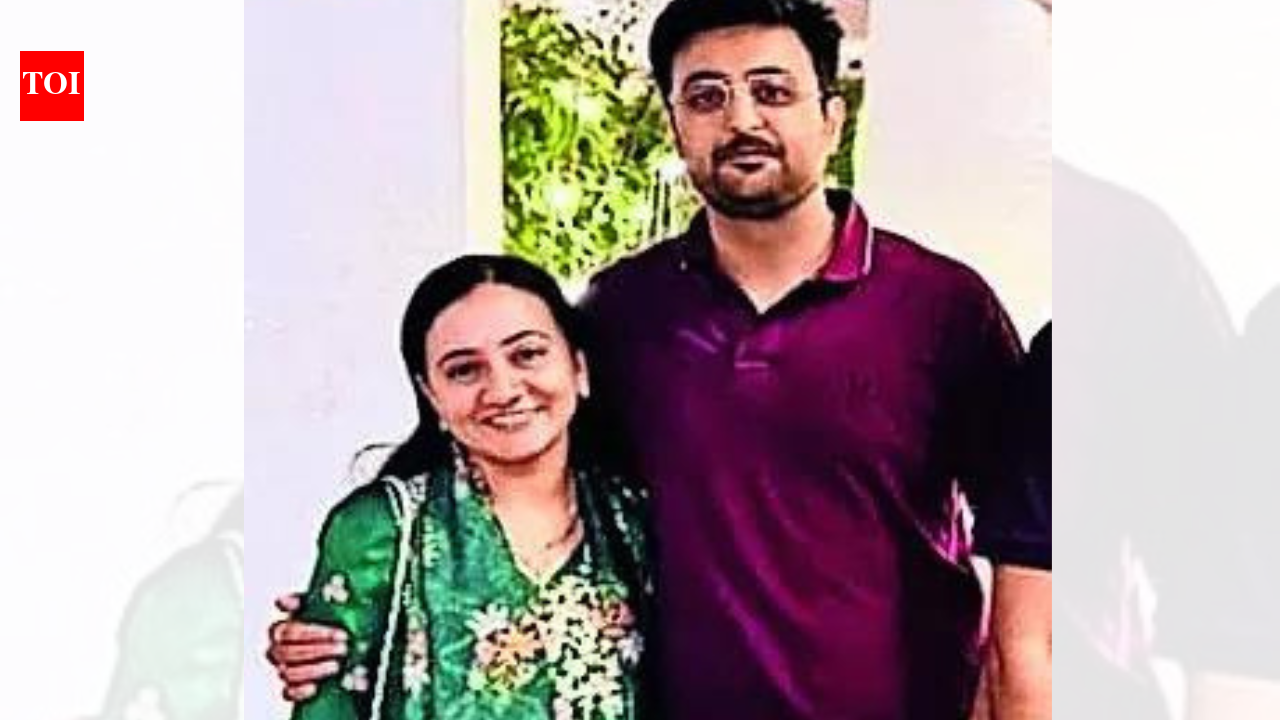 Engineer shoots wife accidentally; distressed by death, he kills self | India News