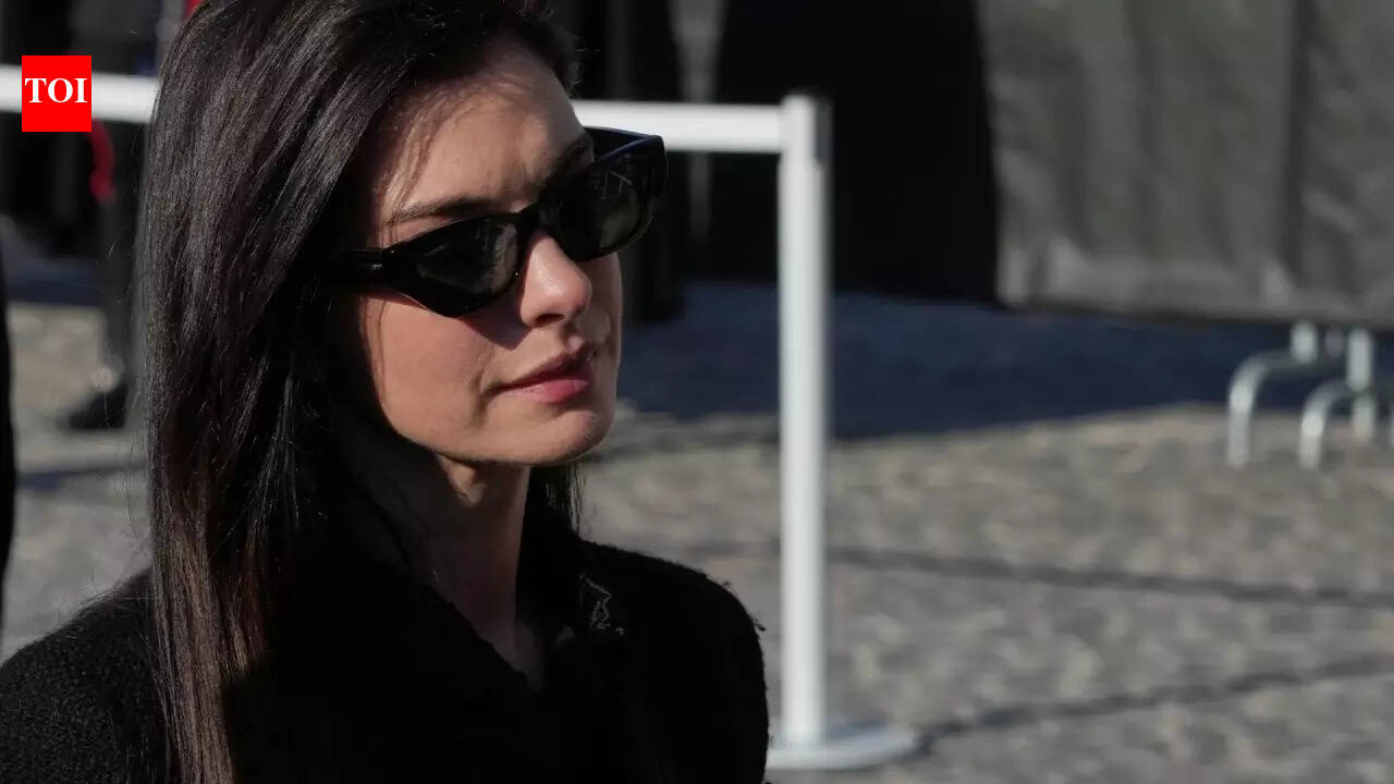 Anne Hathaway heartbroken over Valentino’s demise; actress reacts to clip from fashion icon’s Rome funeral |