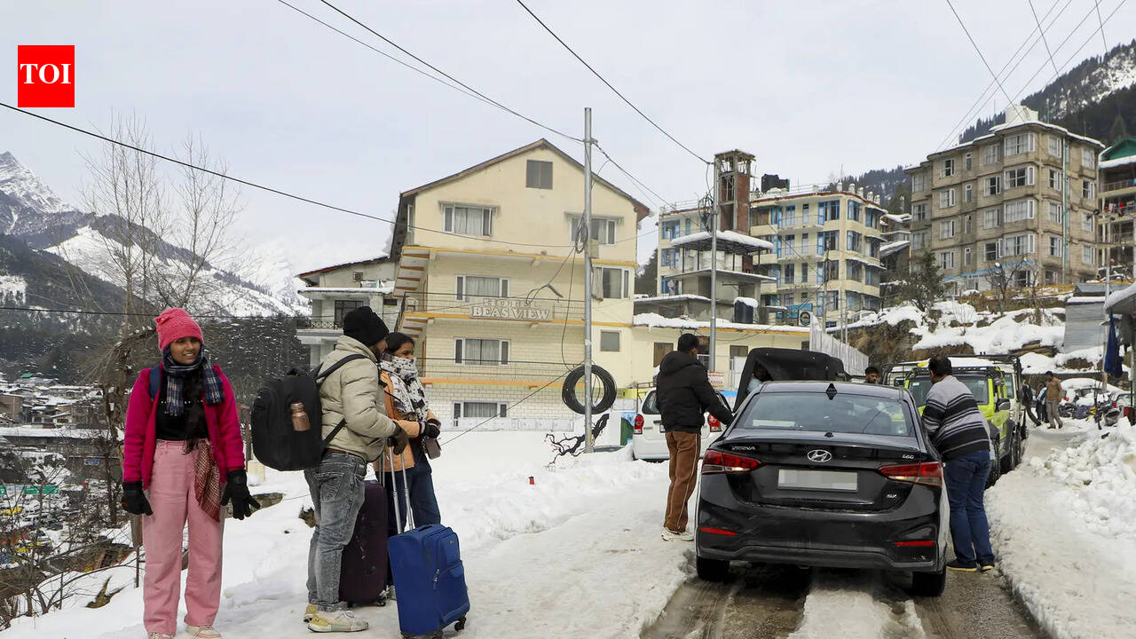 Himachal braces for more snow: IMD warns of fresh disturbance; over 800 roads blocked | India News