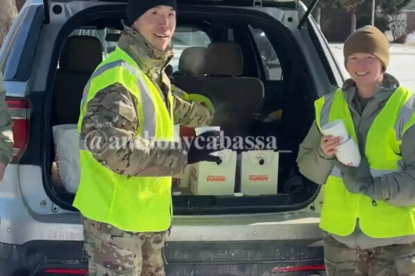 Minnesota Guard hands out coffee to anti-ICE protesters after deadly federal shooting