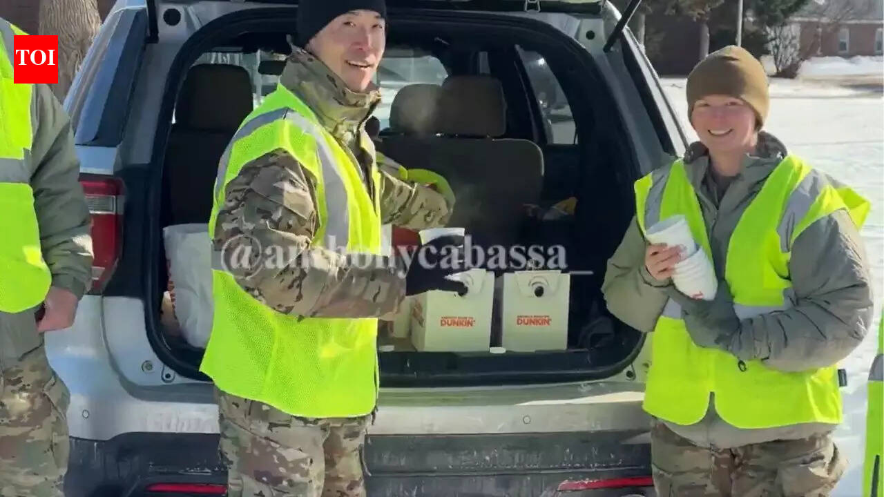 Minnesota Guard hands out coffee to anti-ICE protesters after deadly federal shooting