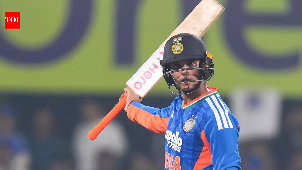 Too hot to handle? New Zealand players inspect Abhishek Sharma’s bat after brutal knock – WATCH | Cricket News