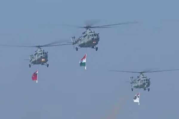 Watch: Mi-17 choppers shower petals, fly ‘Dhwaj Formation’; carry national, service ensigns at Republic Day parade | Delhi News