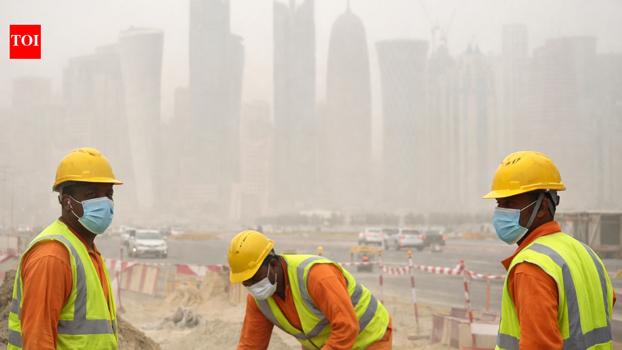 Qatar Labour Ministry urges worker safety amid dusty, windy conditions in Doha