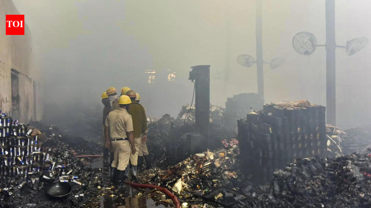 Fire at Kolkata warehouse: 7 dead, 21 missing | India News