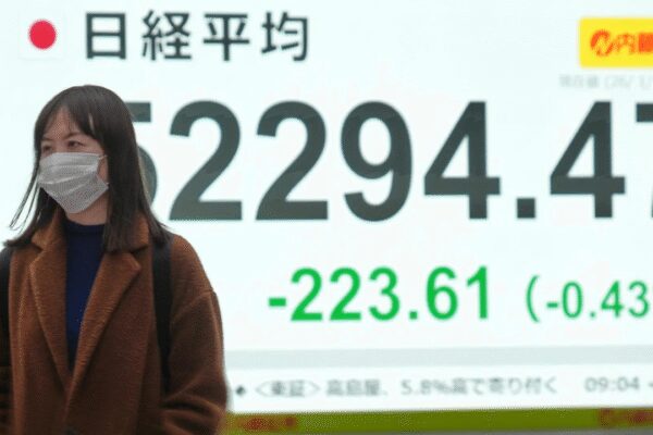 Asian stocks today: Markets mixed as dollar weakens, investors await Fed decision