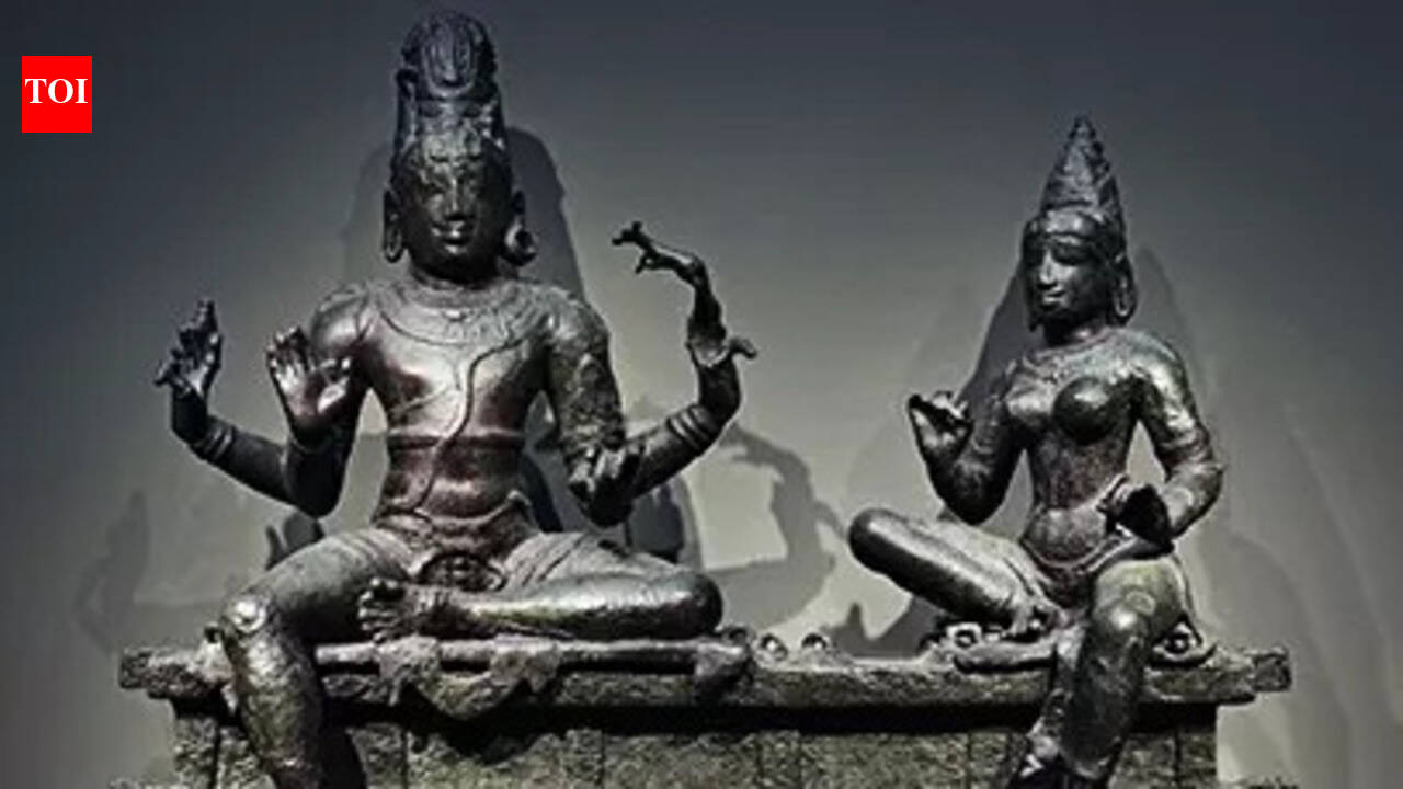 Smithsonian museum to return 3 bronzes to India | India News