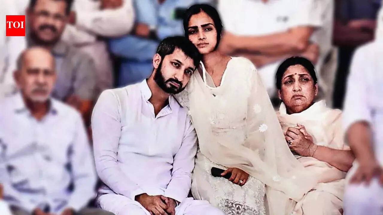 NCP seniors want Ajit’s wife Sunetra as deputy CM; calls in Baramati for either son to fight bypoll | Pune News