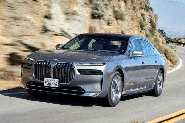 BMW i7 electric sedan clocks 1,000 sales in India: Luxury features decoded