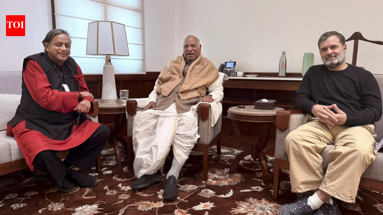 ‘Strong voice against communalism’: Shashi Tharoor praises Rahul Gandhi; what he said on differences with party | India News