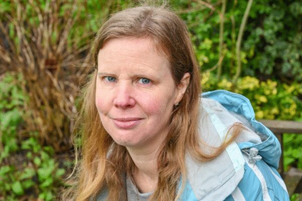 UK mother of two blows life savings and left homeless after giving £250,000 to ‘Hollywood stars’ |