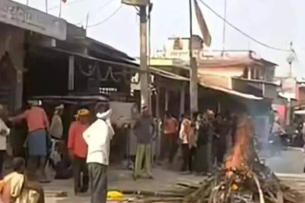 Denied access to funeral ground, Dalits light pyre on Bihar road | Patna News