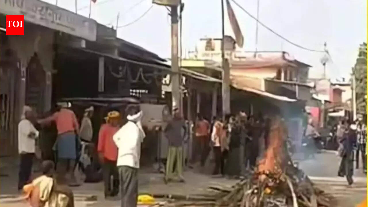 Denied access to funeral ground, Dalits light pyre on Bihar road | Patna News