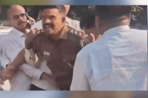 Video of Bengaluru cop caught red-handed taking Rs 4 lakh bribe goes viral | Bengaluru News
