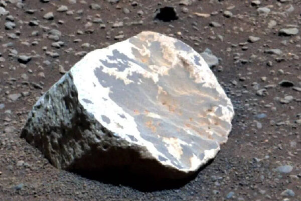 NASA’s Perseverance discovers white kaolinite rocks on Mars, revealing millions of years of rainfall and wet conditions