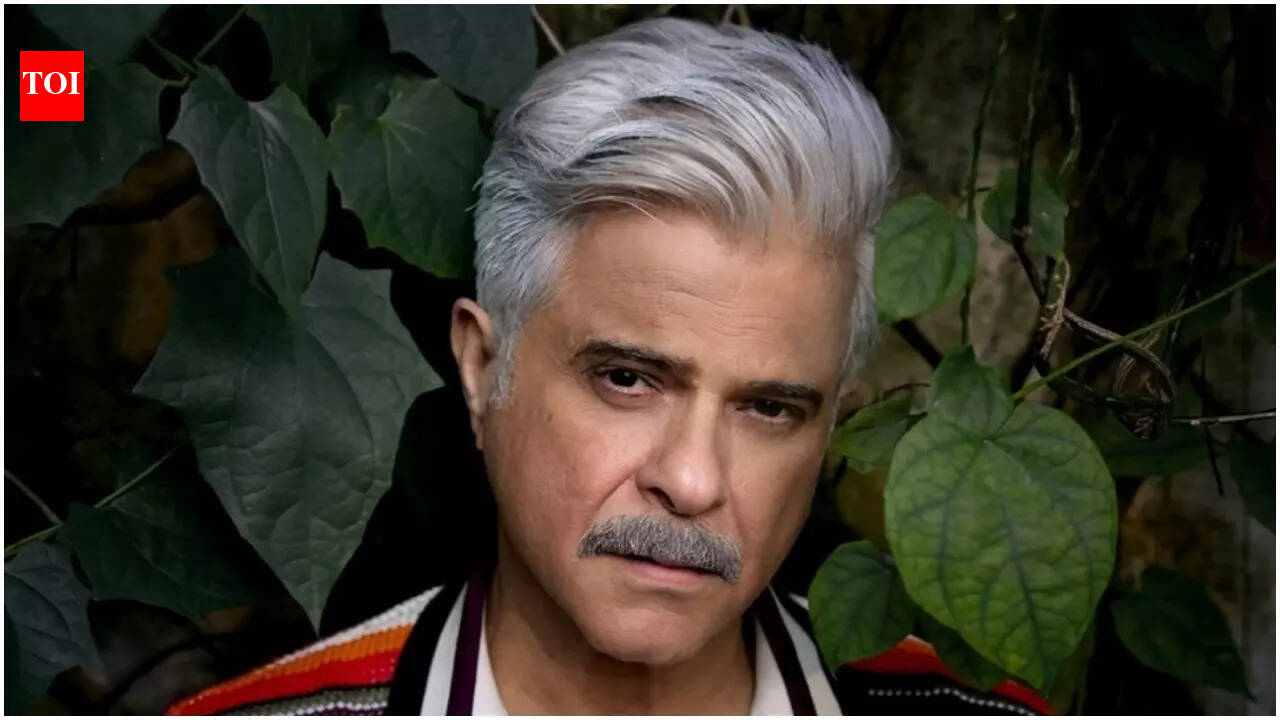 Anil Kapoor flaunts striking grey-haired look; Riteish Deshmukh showers praise, calls it ‘Mind-Blowing’
