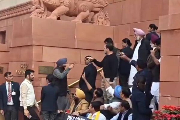 ‘Traitor’ vs ‘desh ke dushman’: Rahul, BJP’s Bittu face off outside Parliament — Watch