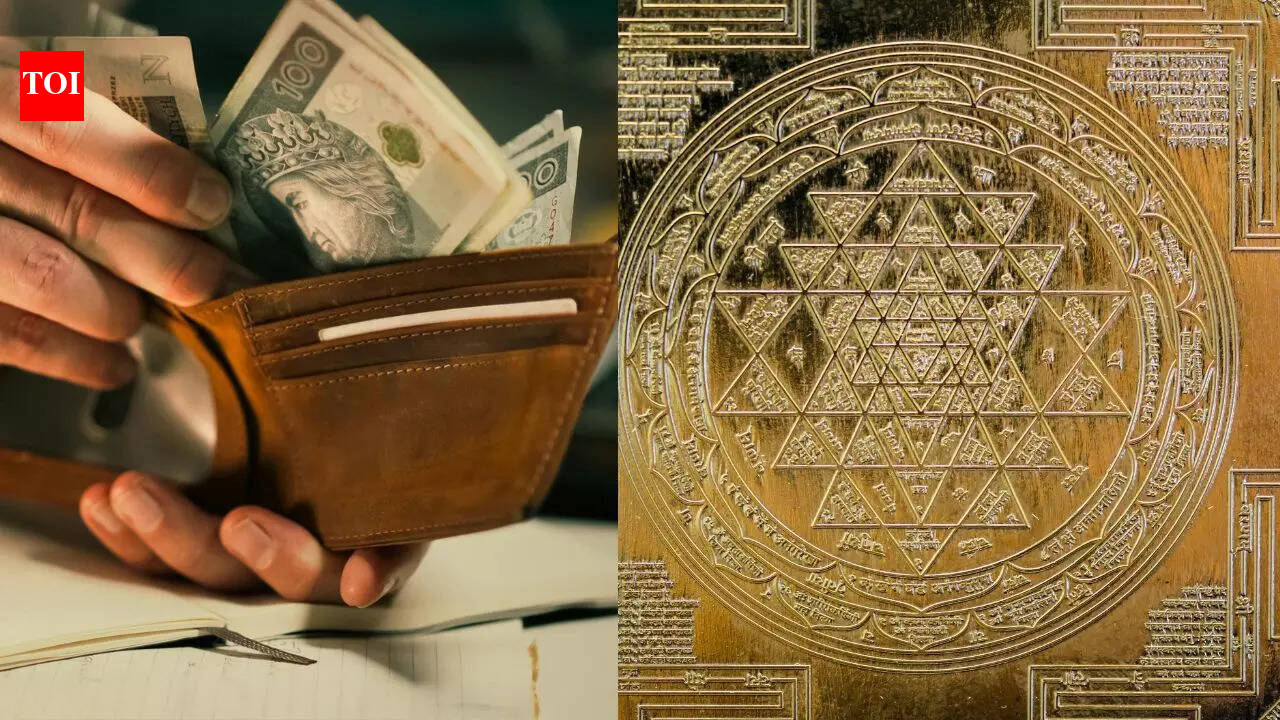 How to place Lakshmi Yantra in wallet for wealth