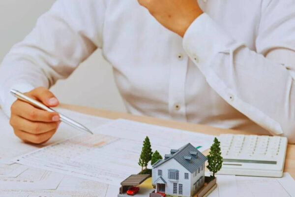 Despite earning ₹1 crore a year, IT professional says he can’t afford a home in Gurgaon.“I genuinely don’t understand why… |