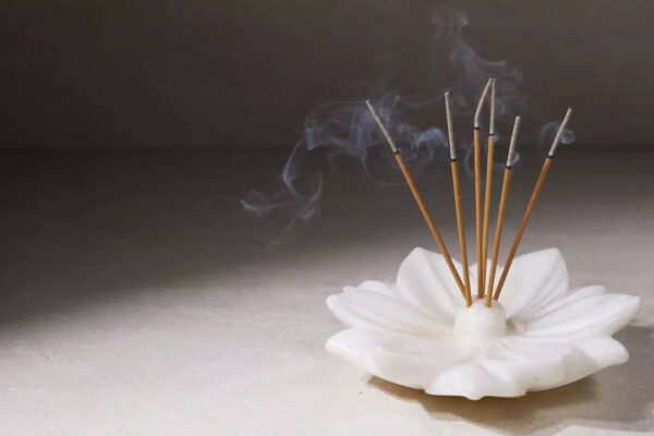 Why is burning incense sticks in the evening a daily ritual? How does it impact the Vastu of the house?