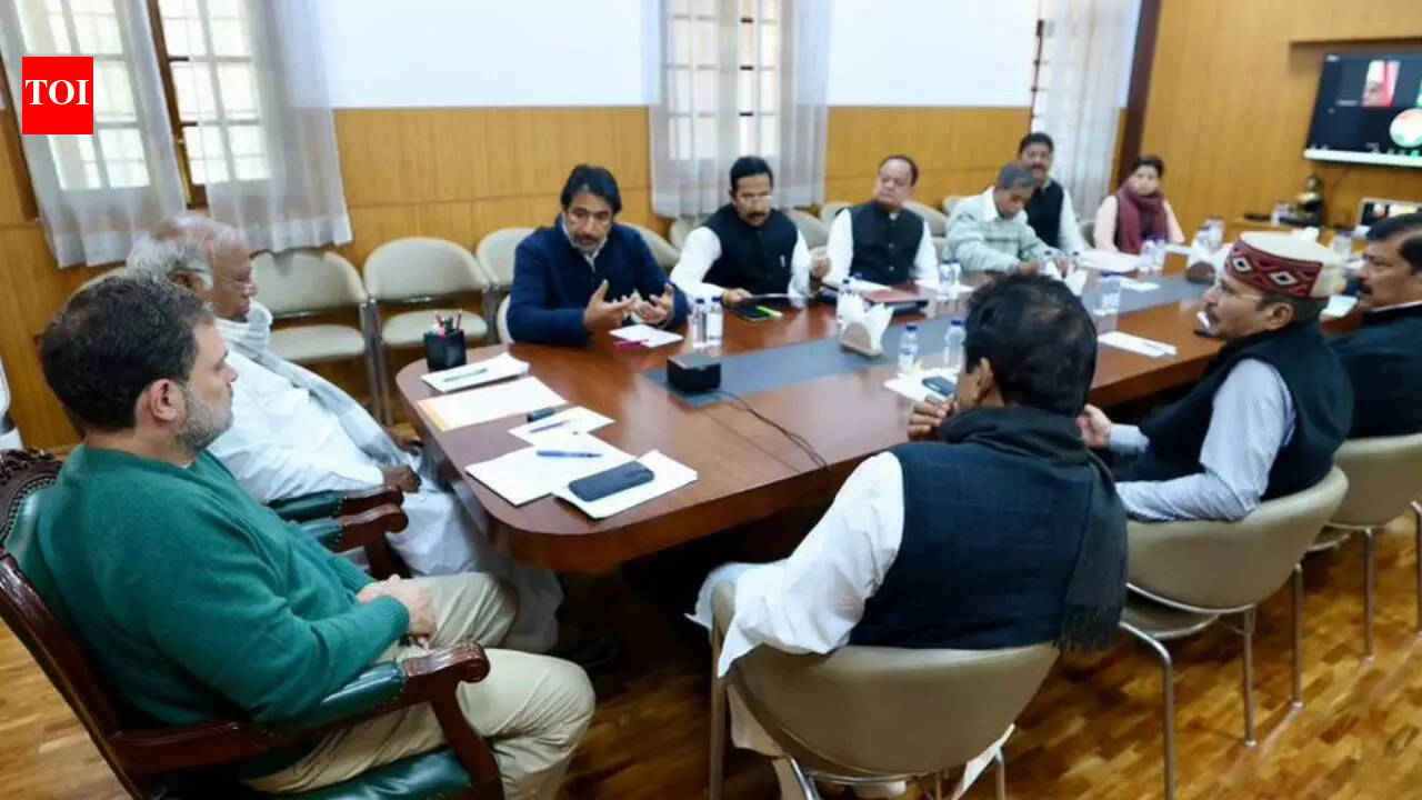 West Bengal polls: Congress ditches Left to go it alone, to fight in all 294 seats