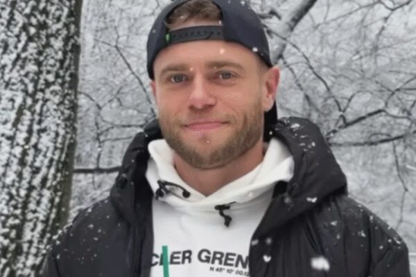 Winter Olympics Team GB skier uses urine to write an anti-ICE message on snow