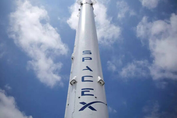 Elon Musk’s SpaceX focuses on moon mission, delays Mars plans for 2027 lunar landing