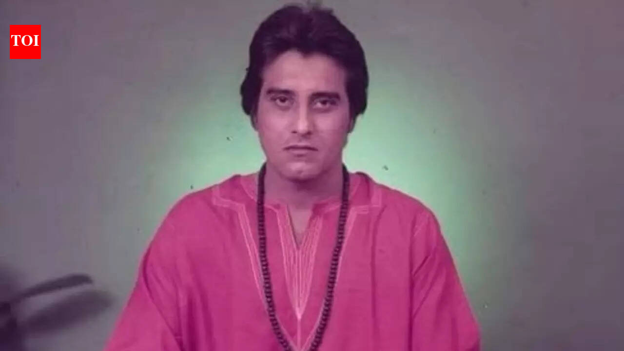 Vinod Khanna was Osho’s garderner, meditated naked at Chowpatty beach before going to his ashram, reveals the actor’s second