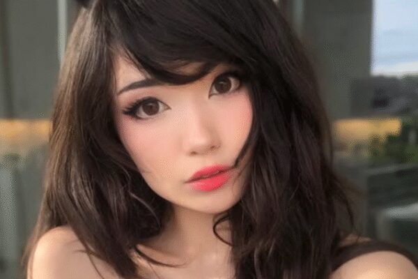 Twitch star Emiru shares thoughts on female streamers copying her style