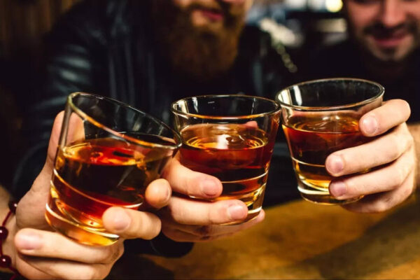 Saudi Arabia permits alcohol sale for wealthy expats? Eligibility, residency requirements for liquor access in KSA