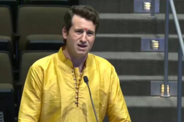 American Youtuber Alex Stein mocks Hindus with cow urine slurs at event; angry Indian-Americans walk out