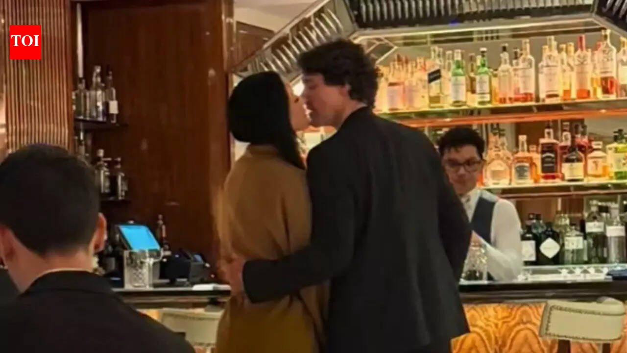 Katy Perry and Justin Trudeau pack on the PDA on first Valentine’s Day celebration as a couple – WATCH