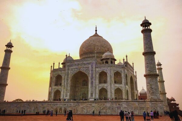 “They can’t take no for an answer,” Foreign tourist shares his Agra experience and why it is a lesson for everyone |